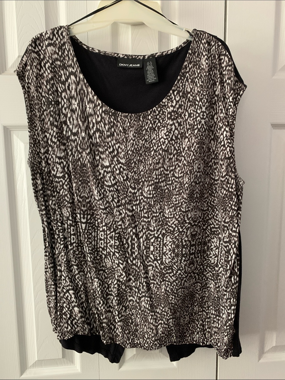Dkny Black & White Abstract Printed Sleeveless Tank